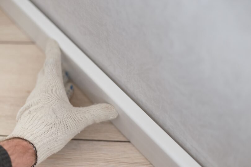 How to Paint Skirting Boards ( Complete Guide ) PaintItemS