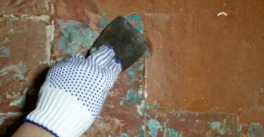 How to remove paint from tiles